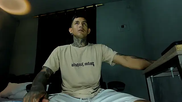 Snapshot of Travistanner_28 chatting on 03/27/26, 03:23 Travistanner 28 online show from 03/27/26, 03:23