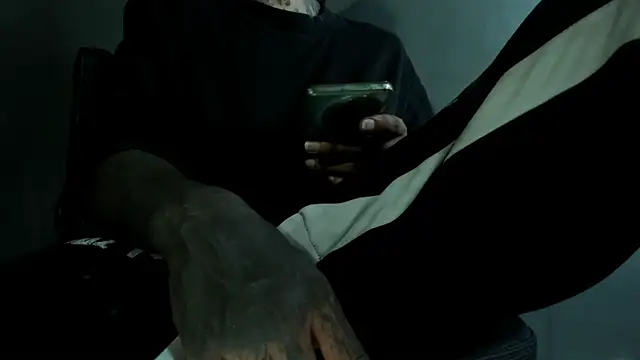 Snapshot of Travistanner_28 chatting on 04/11/26, 07:02 Travistanner 28 online show from 04/11/26, 07:02