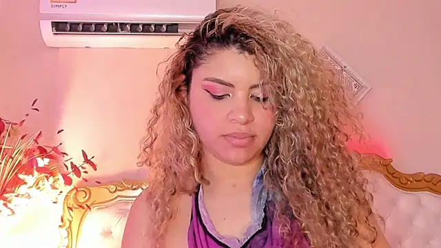 Snapshot of ScarlettDuran chatting on 02/14/25, 02:07 ScarlettDuran online show from 02/14/25, 02:07