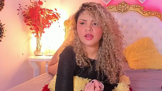 Snapshot of ScarlettDuran chatting on 03/11/25, 10:42 ScarlettDuran online show from 03/11/25, 10:42