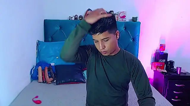 Snapshot of Randy_horny chatting on 02/26/25, 01:21 Randy horny online show from 02/26/25, 01:21