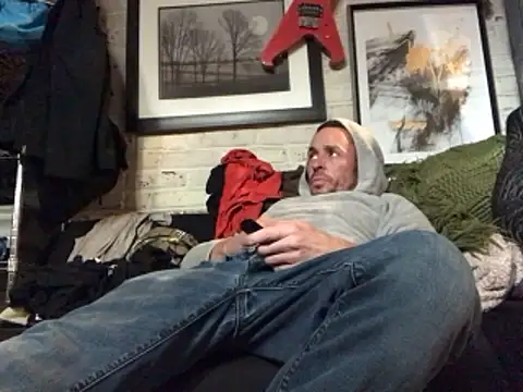 Snapshot of Gman143187 chatting on 12/19/24, 04:24 Gman143187 online show from 12/19/24, 04:24