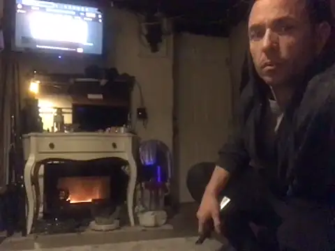 Snapshot of Gman143187 chatting on 12/31/24, 01:15 Gman143187 online show from 12/31/24, 01:15