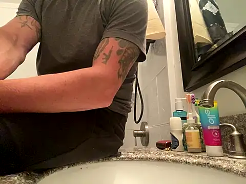 Snapshot of Gman143187 chatting on 10/05/25, 08:12 Gman143187 online show from 10/05/25, 08:12