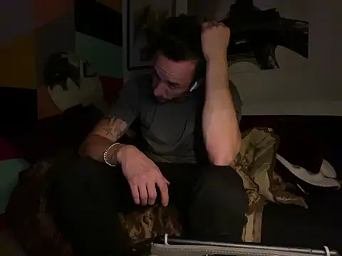 Snapshot of Gman143187 chatting on 10/23/25, 07:40 Gman143187 online show from 10/23/25, 07:40