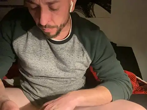 Snapshot of Gman143187 chatting on 12/14/25, 05:24 Gman143187 online show from 12/14/25, 05:24