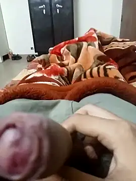 Snapshot of weeif chatting on 12/08/24, 07:11 weeif online show from 12/08/24, 07:11