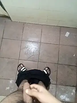 Snapshot of weeif chatting on 12/28/24, 12:57 weeif online show from 12/28/24, 12:57