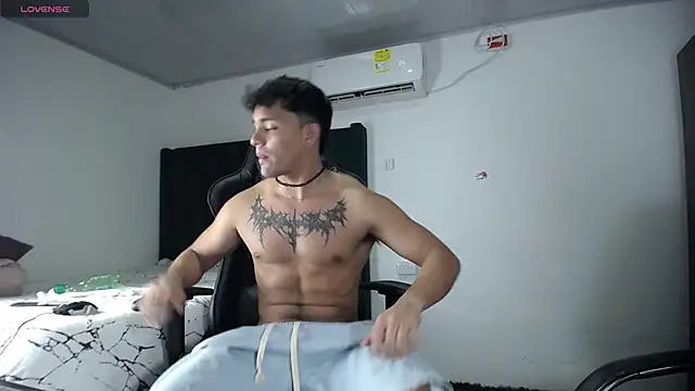 Snapshot of man_dur07 chatting on 12/04/24, 12:08 man dur07 online show from 12/04/24, 12:08