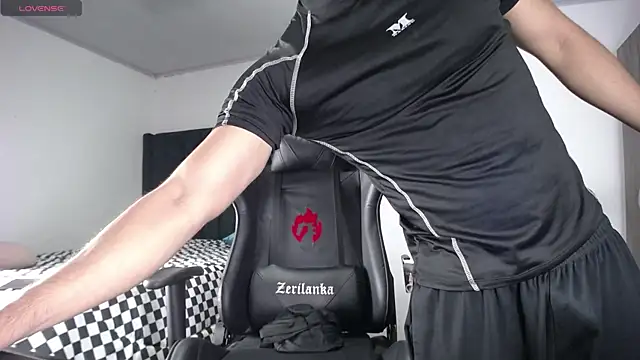 Snapshot of man_dur07 chatting on 12/07/24, 10:50 man dur07 online show from 12/07/24, 10:50