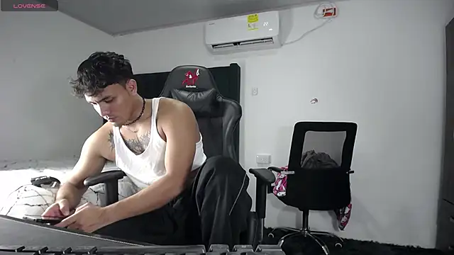 Snapshot of man_dur07 chatting on 12/10/24, 09:22 man dur07 online show from 12/10/24, 09:22