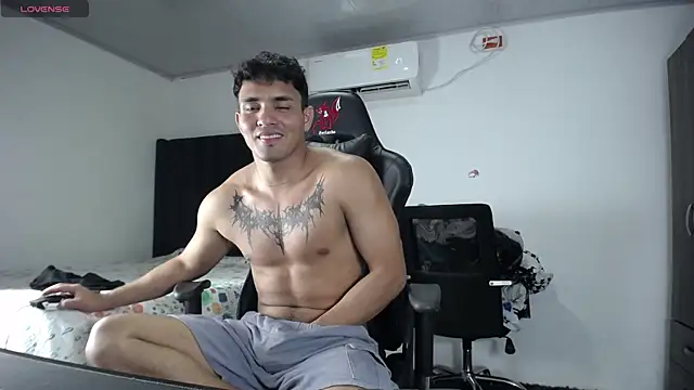 Snapshot of man_dur07 chatting on 12/21/24, 01:15 man dur07 online show from 12/21/24, 01:15