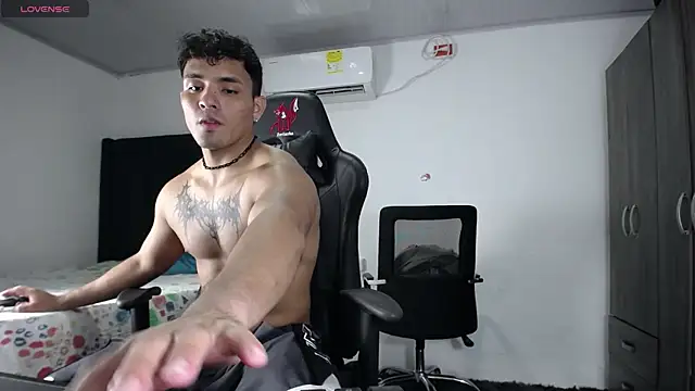 Snapshot of man_dur07 chatting on 12/23/24, 09:29 man dur07 online show from 12/23/24, 09:29