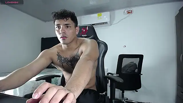 Snapshot of man_dur07 chatting on 12/24/24, 09:55 man dur07 online show from 12/24/24, 09:55