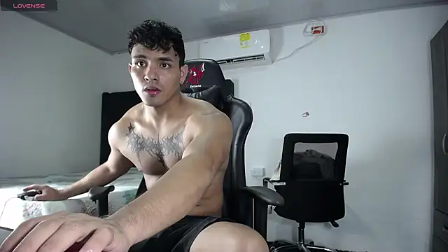 Snapshot of man_dur07 chatting on 12/25/24, 08:50 man dur07 online show from 12/25/24, 08:50