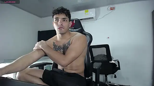 Snapshot of man_dur07 chatting on 12/28/24, 10:44 man dur07 online show from 12/28/24, 10:44