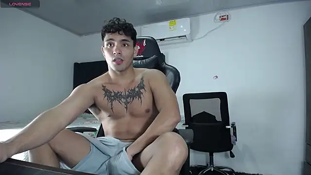 Snapshot of man_dur07 chatting on 12/30/24, 12:11 man dur07 online show from 12/30/24, 12:11