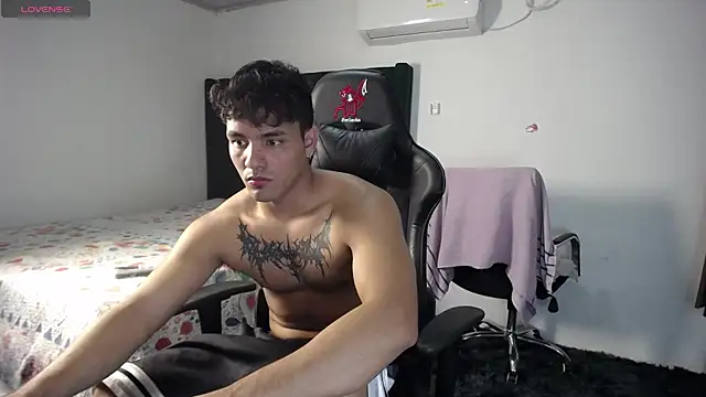 Snapshot of man_dur07 chatting on 01/05/25, 08:21 man dur07 online show from 01/05/25, 08:21