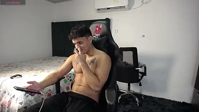 Snapshot of man_dur07 chatting on 01/06/25, 09:43 man dur07 online show from 01/06/25, 09:43