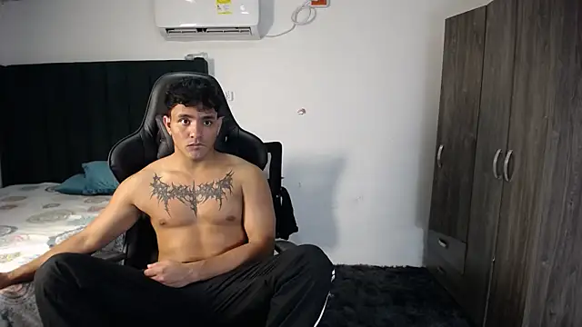 Snapshot of man_dur07 chatting on 01/17/25, 09:06 man dur07 online show from 01/17/25, 09:06