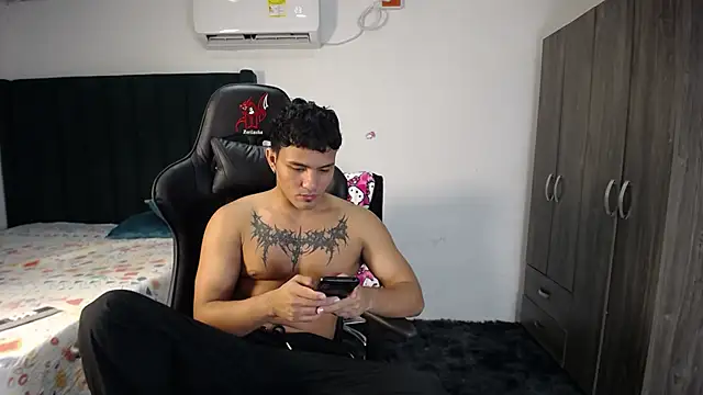 Snapshot of man_dur07 chatting on 01/25/25, 08:42 man dur07 online show from 01/25/25, 08:42