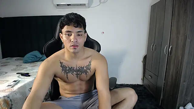 Snapshot of man_dur07 chatting on 02/05/25, 06:15 man dur07 online show from 02/05/25, 06:15