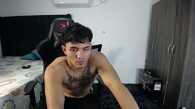 Snapshot of man_dur07 chatting on 02/10/25, 01:03 man dur07 online show from 02/10/25, 01:03