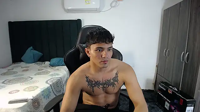 Snapshot of man_dur07 chatting on 02/11/25, 03:18 man dur07 online show from 02/11/25, 03:18