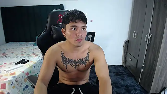 Snapshot of man_dur07 chatting on 02/12/25, 11:30 man dur07 online show from 02/12/25, 11:30