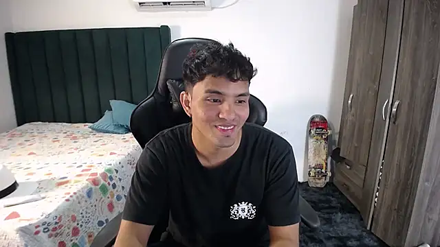 Snapshot of man_dur07 chatting on 02/24/25, 01:35 man dur07 online show from 02/24/25, 01:35