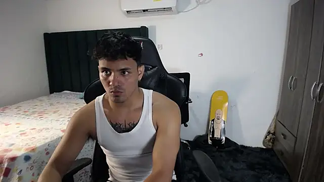 Snapshot of man_dur07 chatting on 03/15/25, 08:32 man dur07 online show from 03/15/25, 08:32