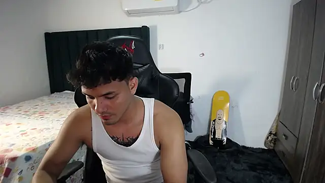 Snapshot of man_dur07 chatting on 03/16/25, 12:01 man dur07 online show from 03/16/25, 12:01