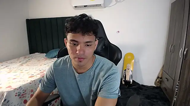 Snapshot of man_dur07 chatting on 03/16/25, 07:27 man dur07 online show from 03/16/25, 07:27