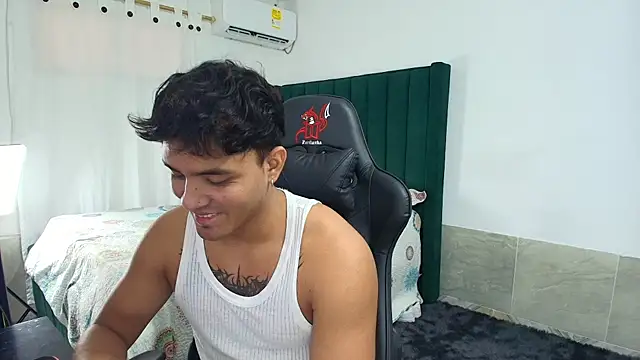 Snapshot of man_dur07 chatting on 09/26/25, 08:35 man dur07 online show from 09/26/25, 08:35