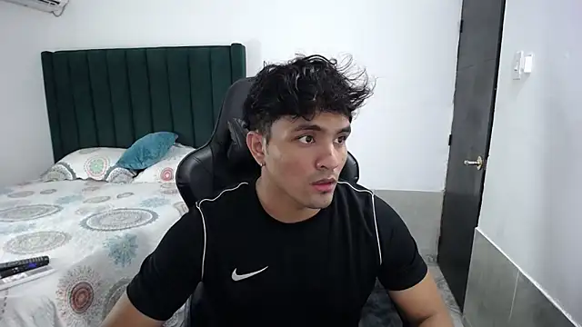 Snapshot of man_dur07 chatting on 09/27/25, 10:37 man dur07 online show from 09/27/25, 10:37