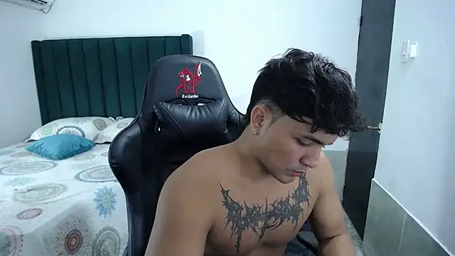 Snapshot of man_dur07 chatting on 10/02/25, 08:38 man dur07 online show from 10/02/25, 08:38