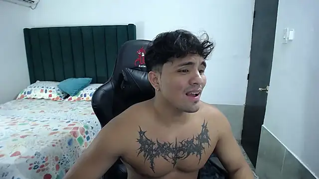 Snapshot of man_dur07 chatting on 10/04/25, 08:18 man dur07 online show from 10/04/25, 08:18