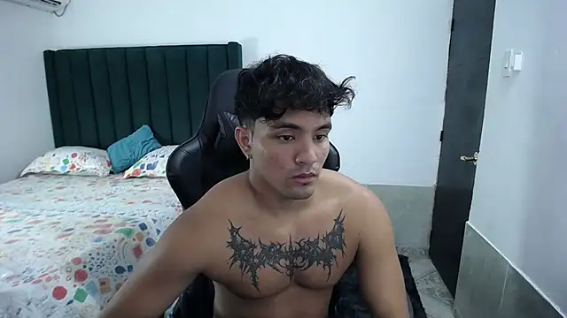 Snapshot of man_dur07 chatting on 10/06/25, 07:33 man dur07 online show from 10/06/25, 07:33