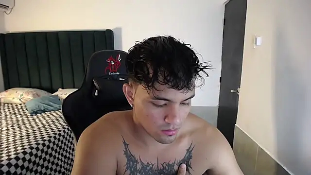 Snapshot of man_dur07 chatting on 10/16/25, 10:11 man dur07 online show from 10/16/25, 10:11