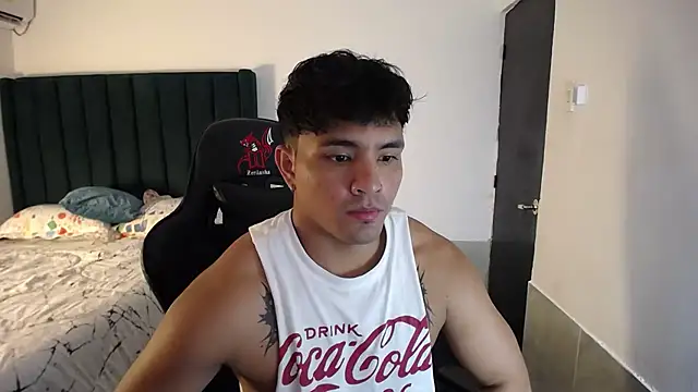 Snapshot of man_dur07 chatting on 10/17/25, 11:29 man dur07 online show from 10/17/25, 11:29