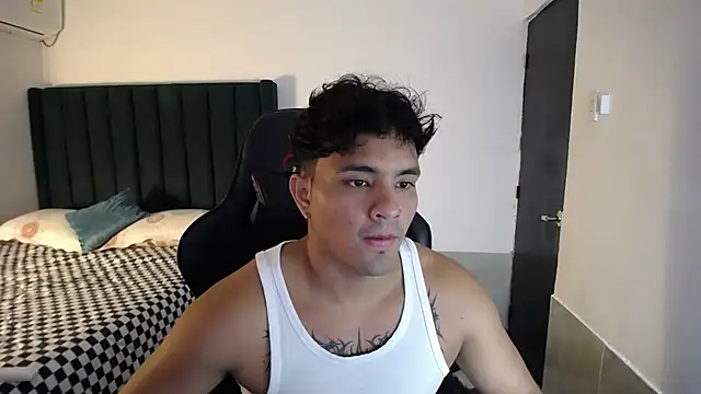 Snapshot of man_dur07 chatting on 10/20/25, 09:04 man dur07 online show from 10/20/25, 09:04