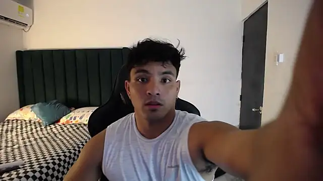 Snapshot of man_dur07 chatting on 10/21/25, 08:20 man dur07 online show from 10/21/25, 08:20