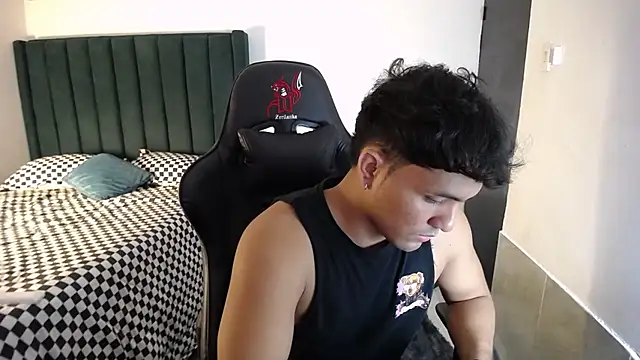 Snapshot of man_dur07 chatting on 10/23/25, 11:14 man dur07 online show from 10/23/25, 11:14