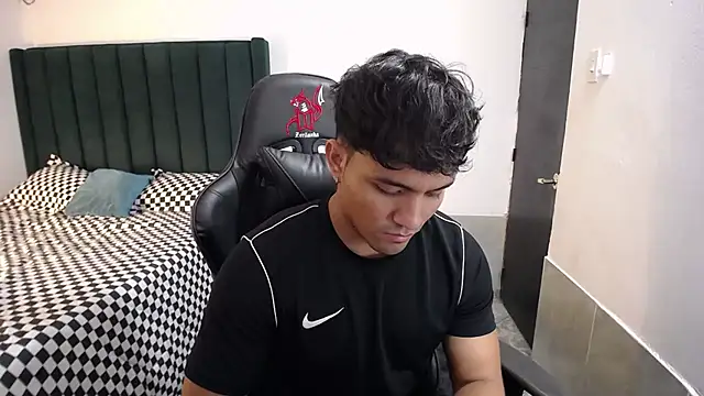 Snapshot of man_dur07 chatting on 10/24/25, 07:54 man dur07 online show from 10/24/25, 07:54