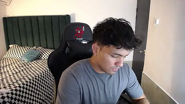 Snapshot of man_dur07 chatting on 10/25/25, 09:09 man dur07 online show from 10/25/25, 09:09