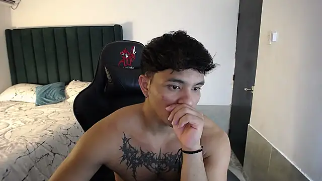 Snapshot of man_dur07 chatting on 10/28/25, 07:49 man dur07 online show from 10/28/25, 07:49