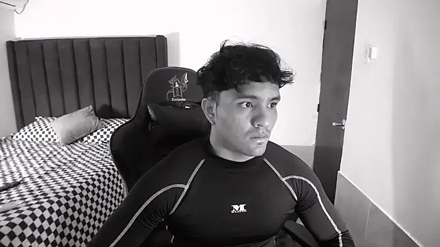 Snapshot of man_dur07 chatting on 10/30/25, 10:54 man dur07 online show from 10/30/25, 10:54