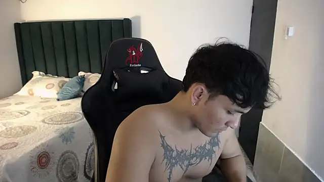 Snapshot of man_dur07 chatting on 11/20/25, 10:09 man dur07 online show from 11/20/25, 10:09