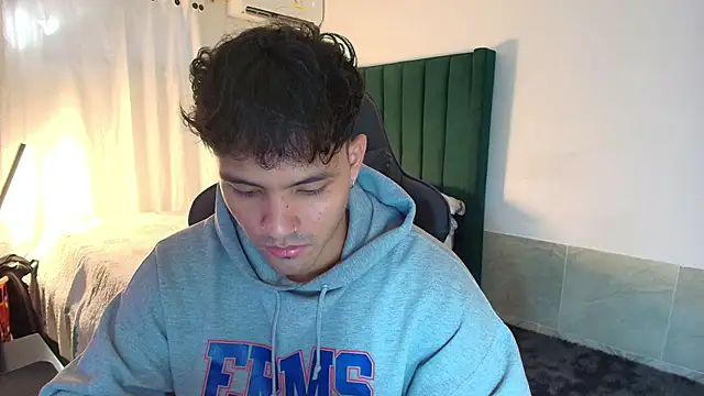 Snapshot of man_dur07 chatting on 11/27/25, 08:00 man dur07 online show from 11/27/25, 08:00