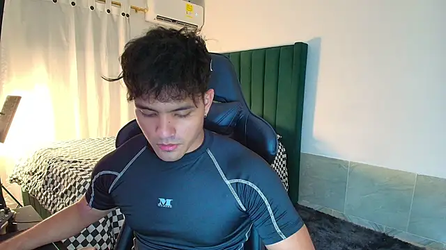 Snapshot of man_dur07 chatting on 12/14/25, 12:05 man dur07 online show from 12/14/25, 12:05